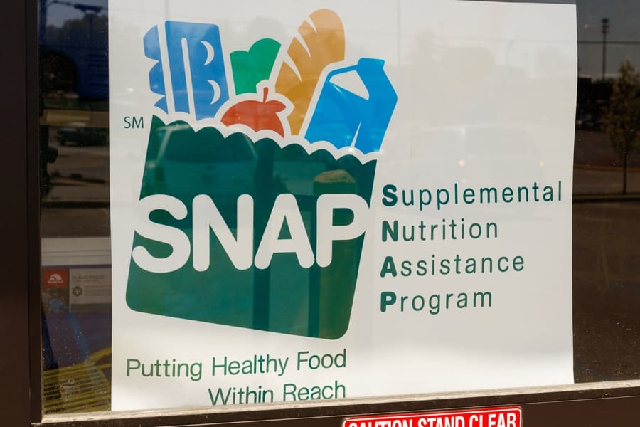 A sign at a retailer 'We Accept SNAP.'