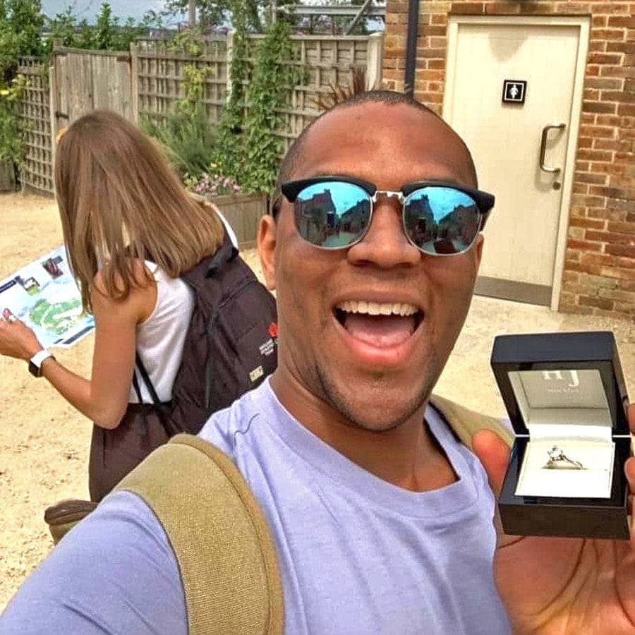 Edi was taking a selfie with the engagement ring behind Cally’s back while she reads a map. 
