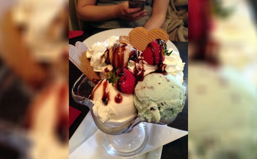 An ice cream sundae