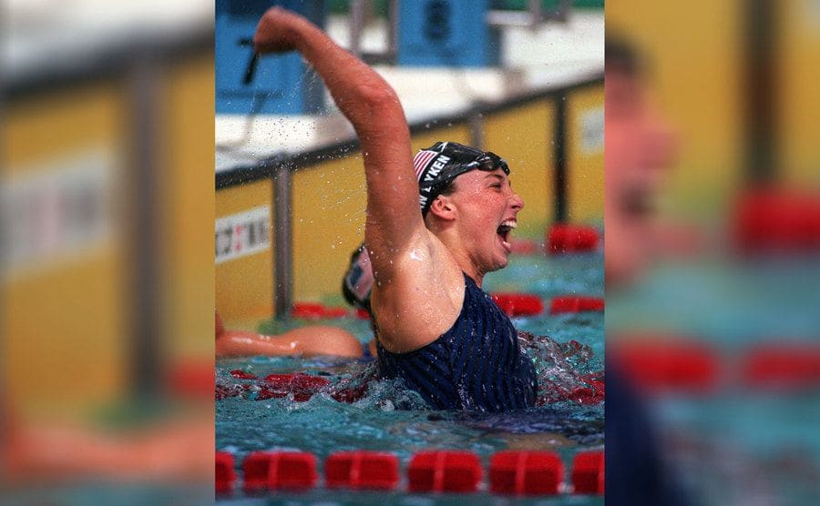 Amy Van Dyken winning gold in the 50-meter Freestyle Atlanta Olympics 1996