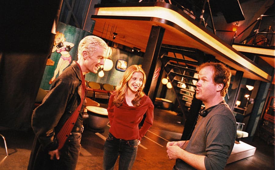 James Marsters, Sarah Michelle Gellar, and Joss Whedon behind the scenes of Buffy the Vampire Slayer
