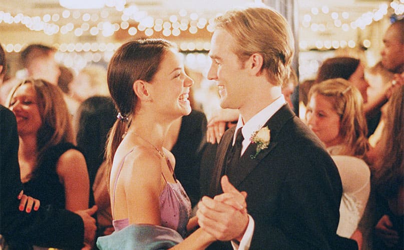 Katie Holmes and James Van Der Beek dancing together in Dawson’s Creek 1998