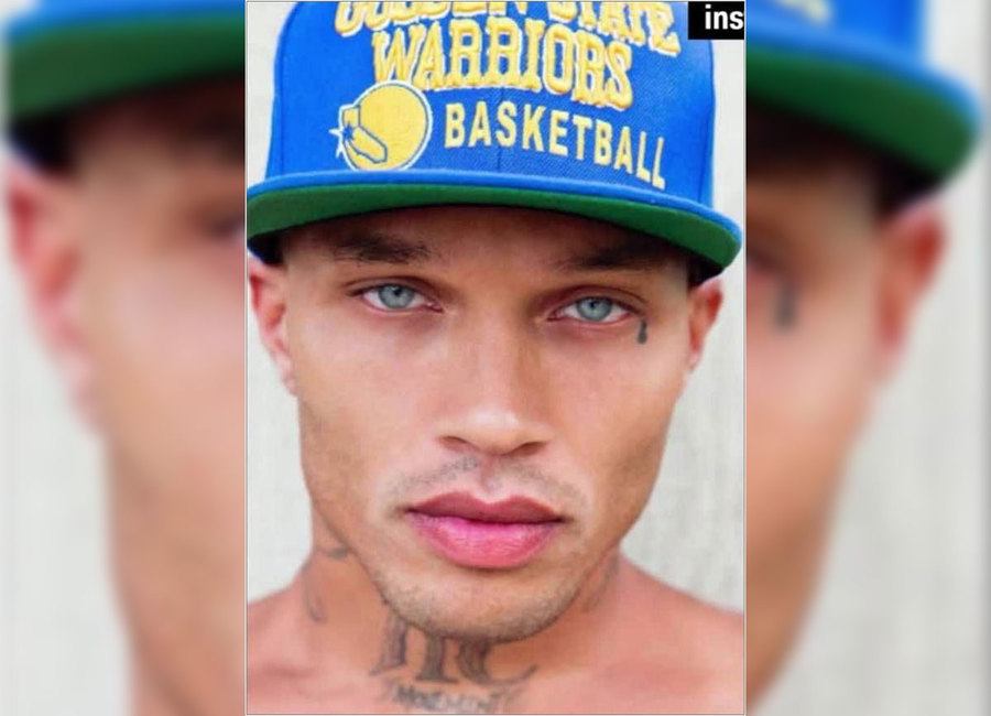 Jeremy Meeks wearing a Warriors hat