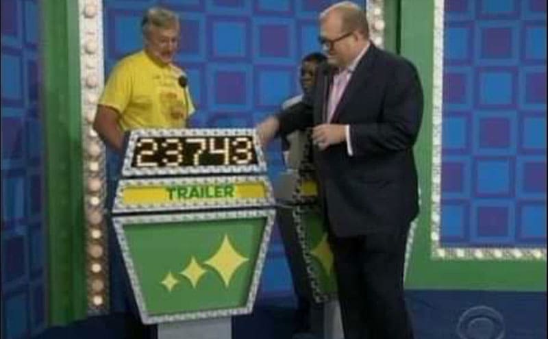 Terry and Sharon behind their stands while they guess a price with Drew Carey