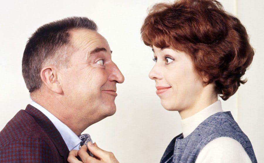 Carol Burnett adjusting George Gobel’s tie