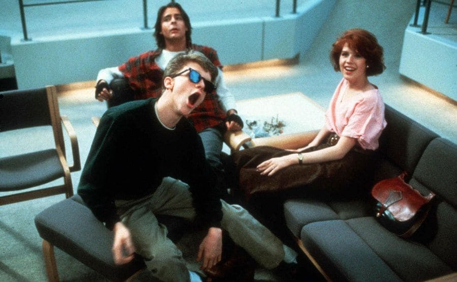 Anthony Michael Hall, Judd Nelson, and Molly Ringwald hanging out on the set of The Breakfast Club