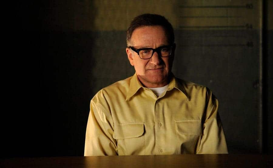 Robin Williams sitting in the interrogation room in a scene from Law and Order
