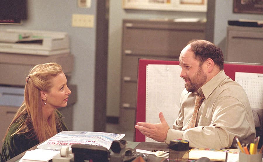 Jason Alexander talking to Lisa Kudrow in a scene from Friends 