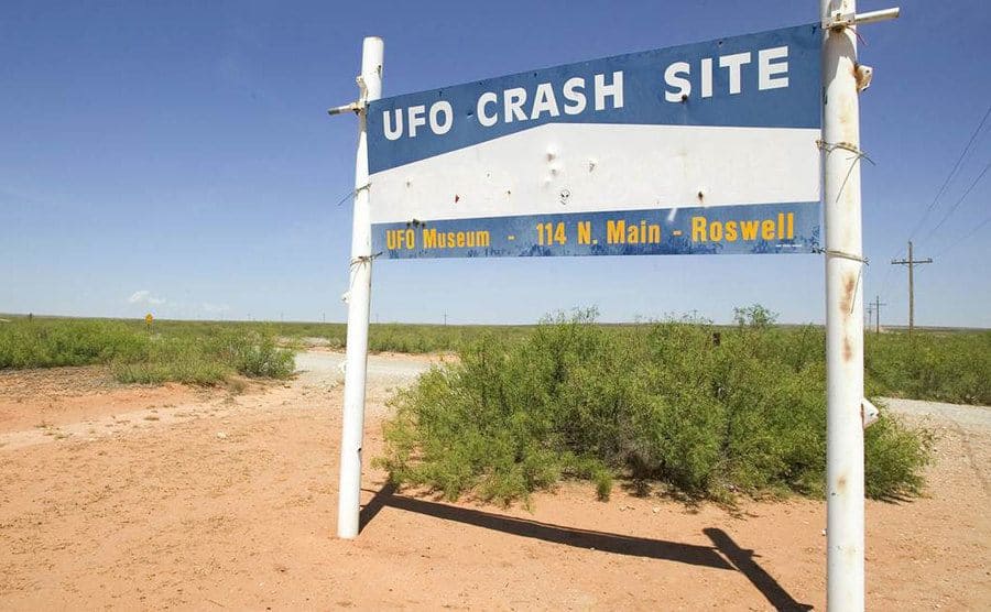 A sign is announcing the UFO crash site at Roswell.