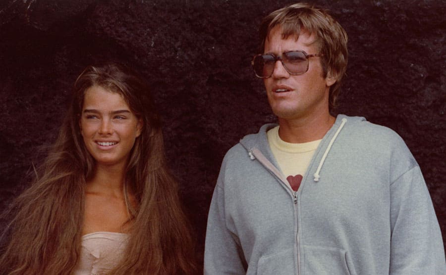 Brooke Shields and Randal Kleiser on the set of The Blue Lagoon