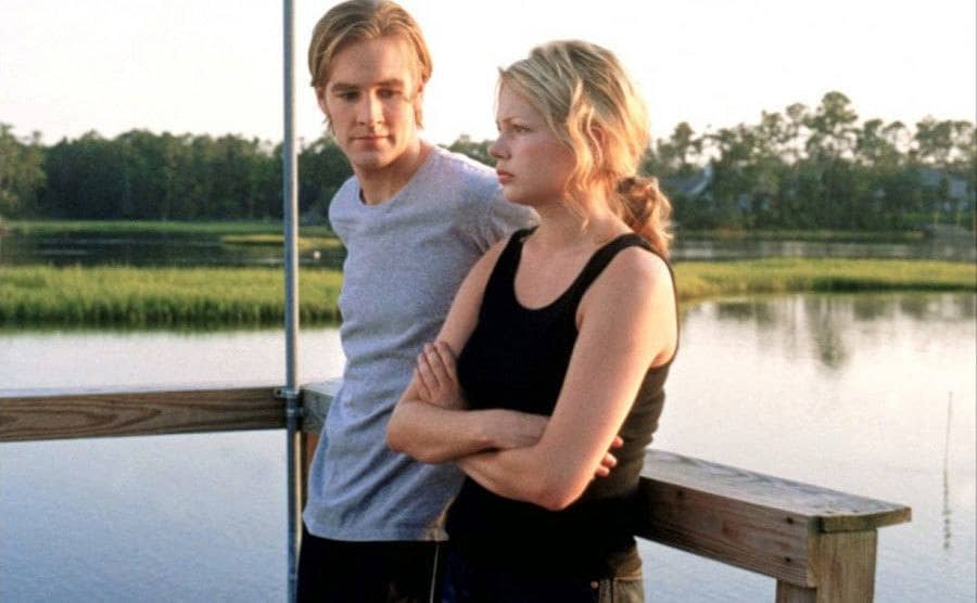 James Van Der Beek and Michelle Williams standing on the pier having a conversation