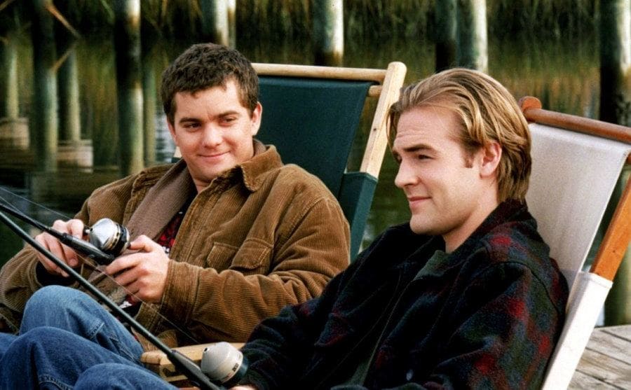 Pacey and Dawson fishing off of the pier in a scene from Dawson’s Creek