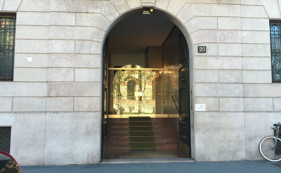 The doorway of Via Palestro 20.
