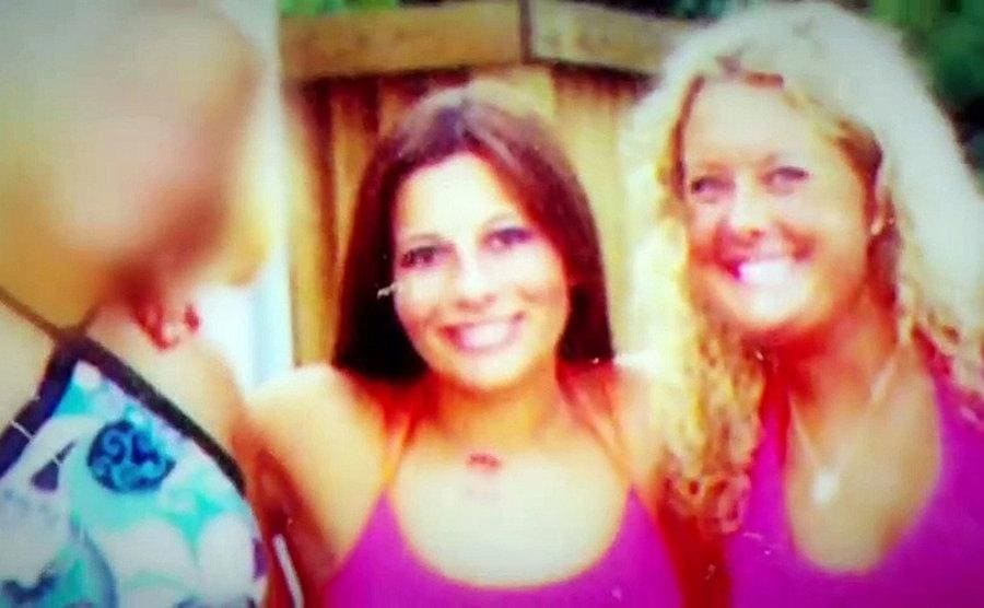 An old photo of Ali Kemp with two friends.