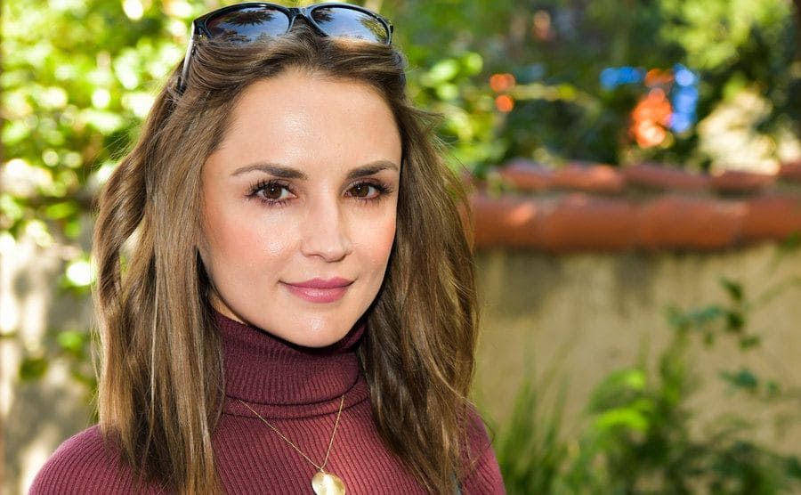 Outdoors portrait of Rachael Leigh Cook.