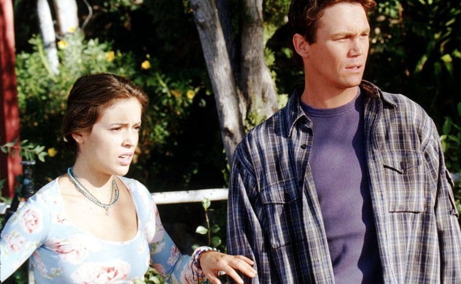 Alyssa Milano and Brian Krause are looking baffled in a publicity still from
