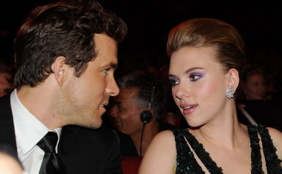 Ryan Reynolds and Scarlett Johansson are sitting in the audience at the Tony Awards.