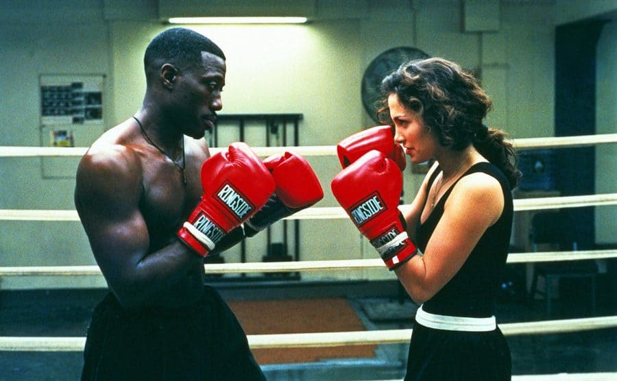 Wesley Snipes and Jennifer Lopez are against each other in the boxing ring.