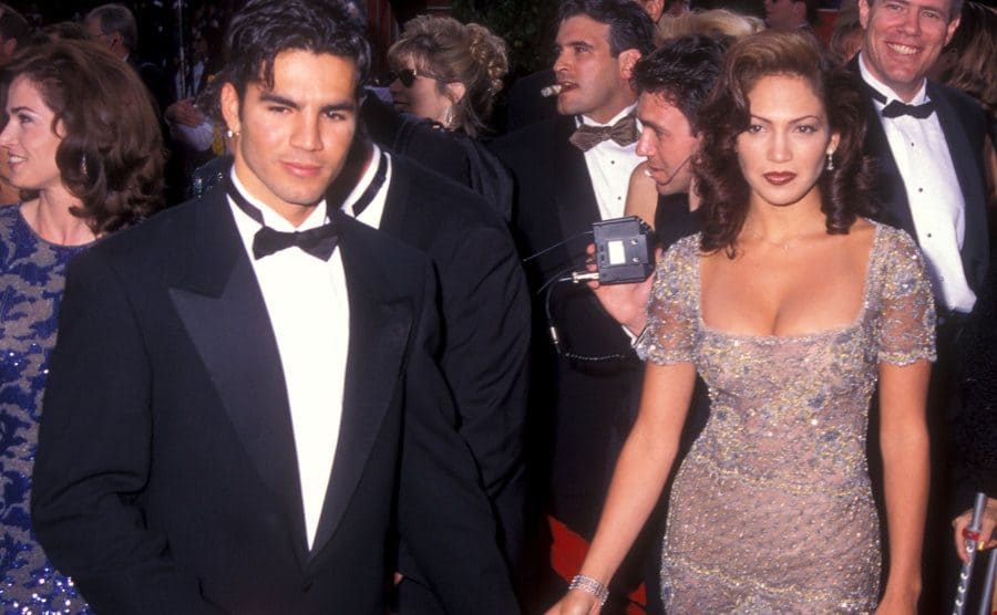 Ojani Noa and Jennifer Lopez are on the red carpet.