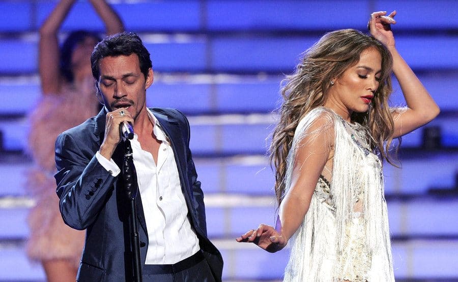 Marc Anthony and Jennifer Lopez perform on the stage of American Idol.
