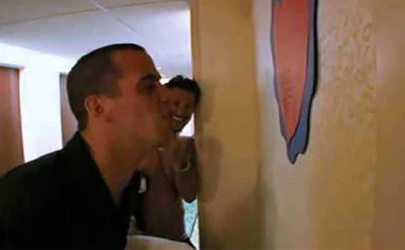 Steve-O reading the Valentine’s Day love note.
