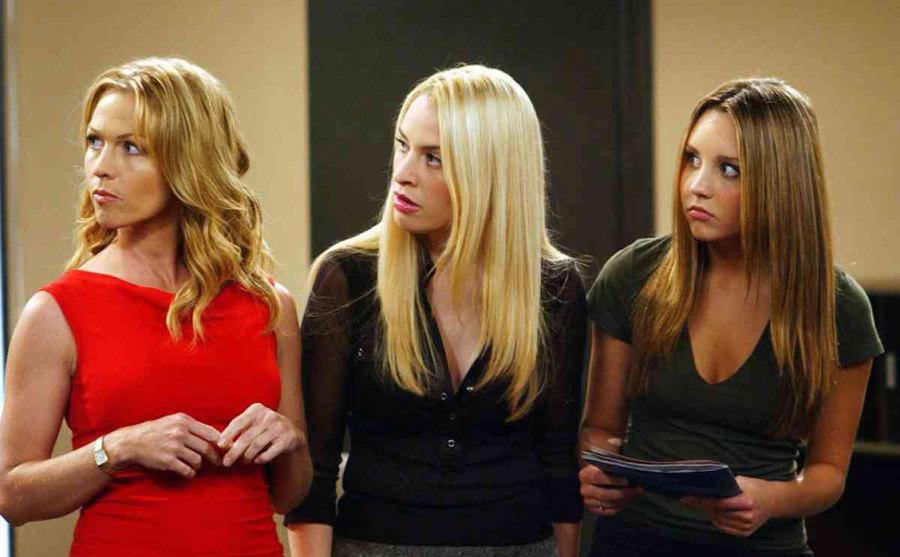 Jennie Garth, Leslie Grossman, and Amanda Bynes in a still from ‘What I Like About You.’