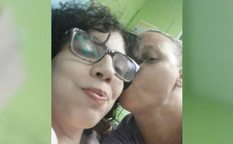 A photo of Shauna giving a big kiss to Hailey.