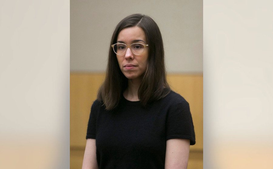 A picture of Jodi Arias standing in court.