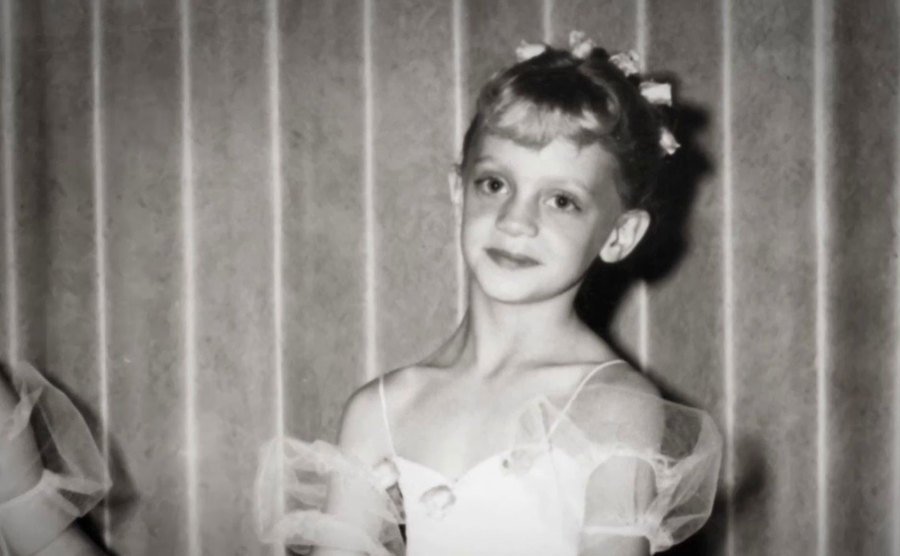 A young Goldie Hawn is dressed as a ballerina.