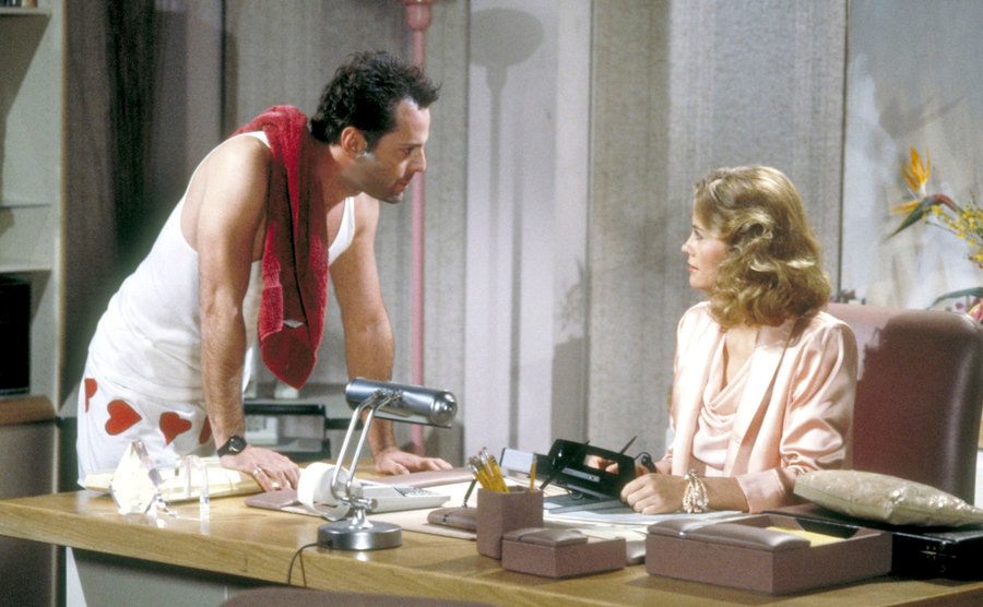 Bruce Willis and Cybill Shepherd in a scene from Moonlighting.