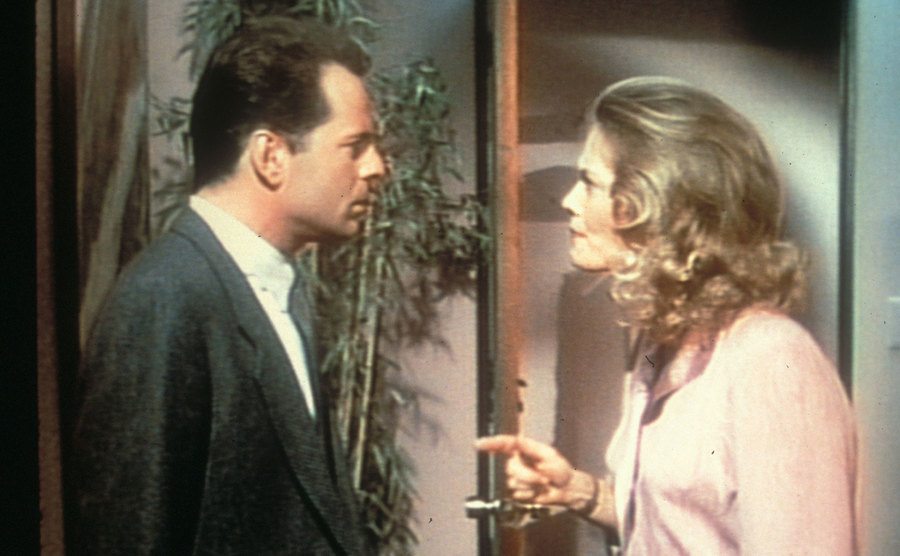 Willis and Shepherd are arguing on the set of Moonlighting.