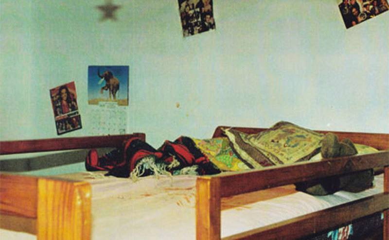 Crime scene photos of the bunkbed Krystal slept in that night. 