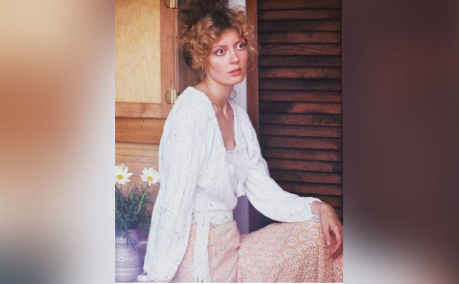 A young Sarandon poses on her front porch.