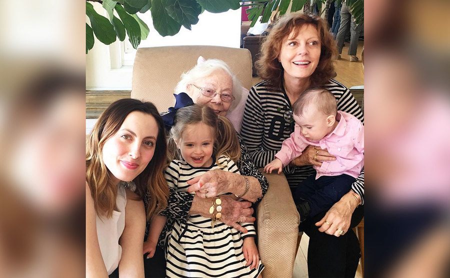 Susan Sarandon, Eva Amurri, and her kids Major James, Marlowe Mae, and Sarandon’s mother Leonora take a selfie.