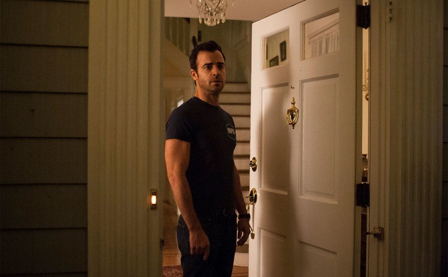 Justin Theroux, as Kevin Garvey, stands in his front door.