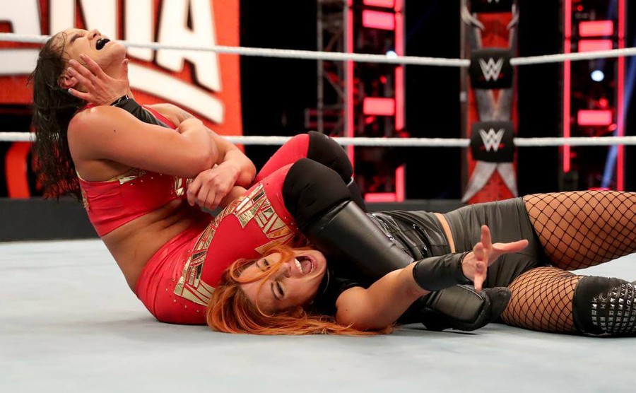 Becky is pinned under Shayna Baszler.