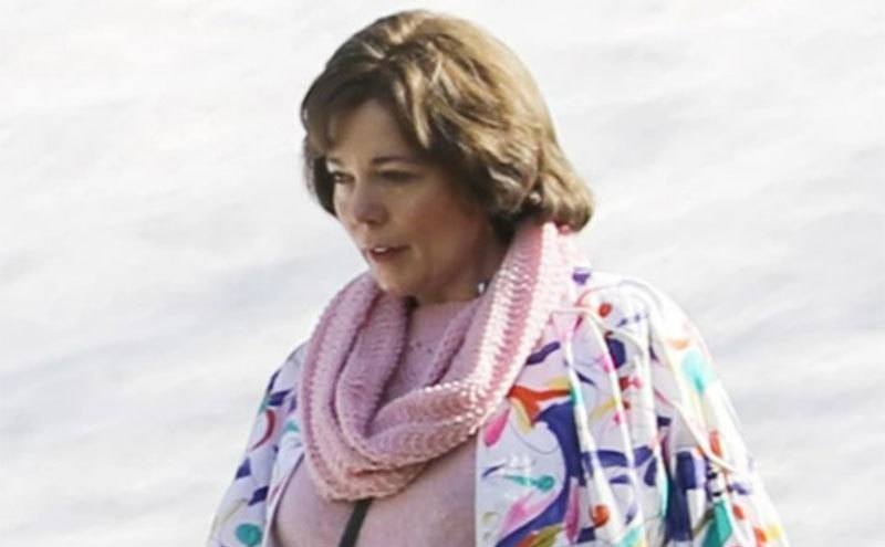 A picture of Olivia Colman in character as Susan.