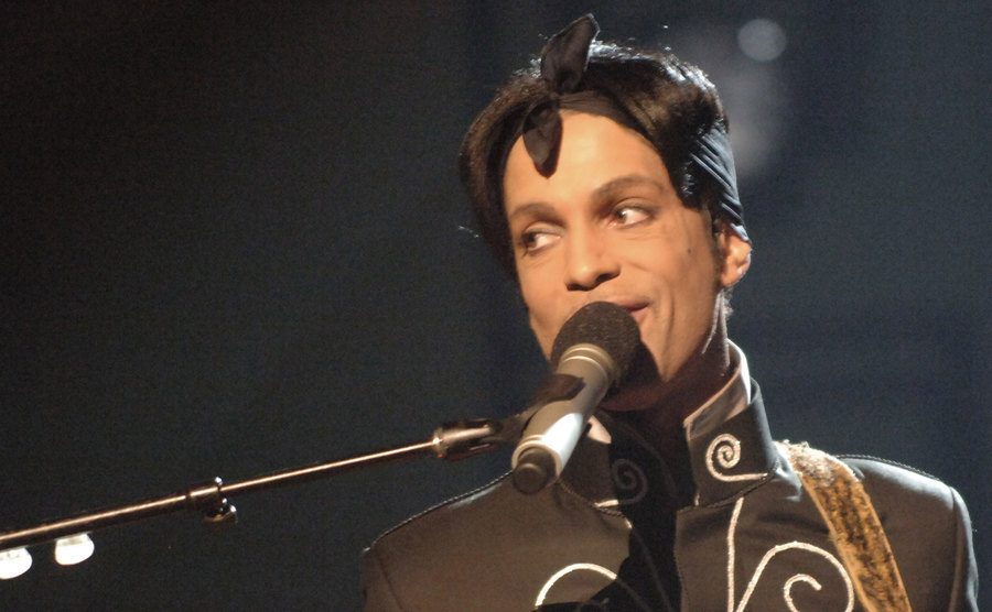  Prince speaks onstage.