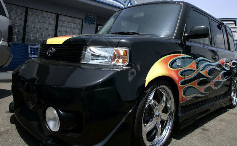 A picture of a car from Pimp My Ride.