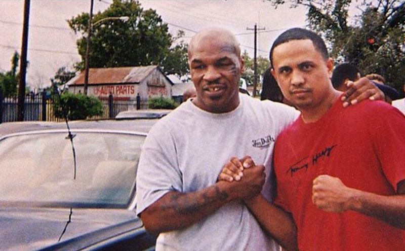 A photo of Sosa with Mike Tyson.