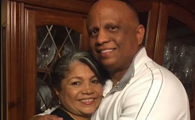 A picture of Sosa and his mother.