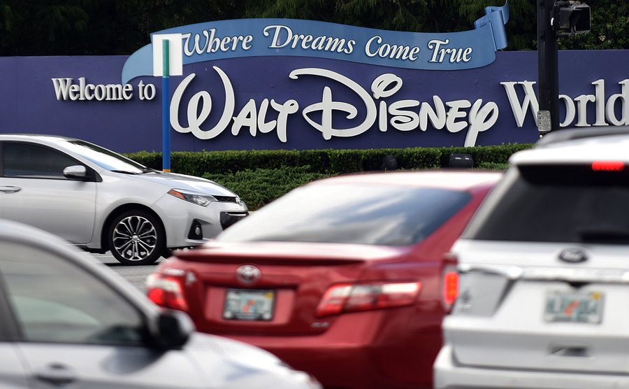 A photo of the heavy traffic at the entrance to Walt Disney World.