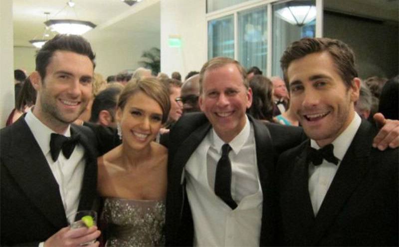 Adam Levine, Jessica Alba, and Jake Gyllenhaal pose for a photo.