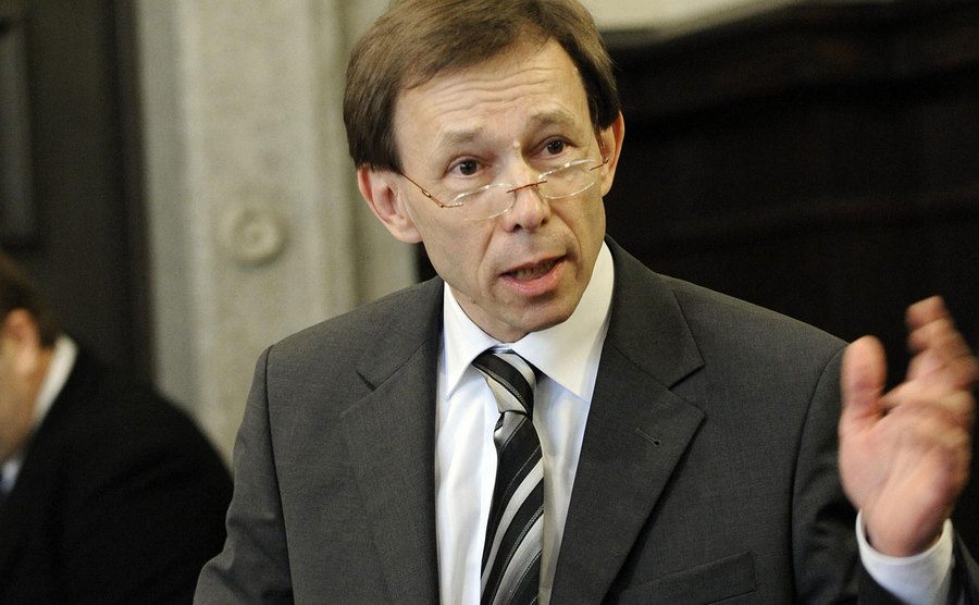 A photo of Mayer in court.