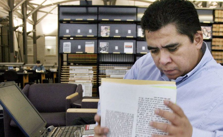 A picture of Ochoa at a library.