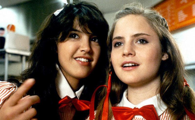 Phoebe Cates and Jennifer Jason Leigh work as waitresses. 