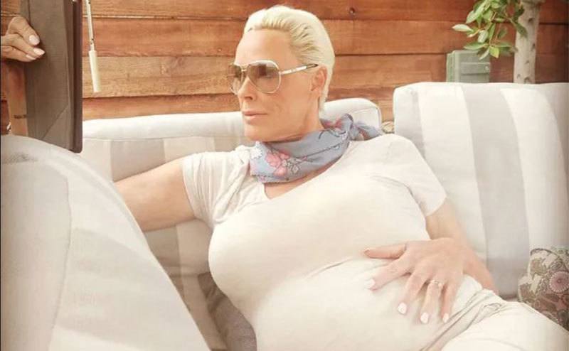 A picture of a pregnant Nielsen.