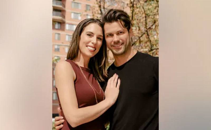 Mindy Shiben and Zach Justice pose together.