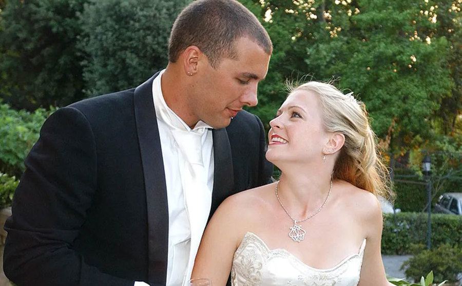 Mark Wilkerson and Melissa Joan Hart on their wedding day.