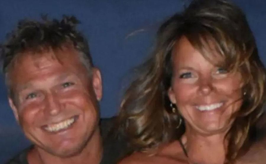 A picture of Barry and Suzanne smiling at the camera.